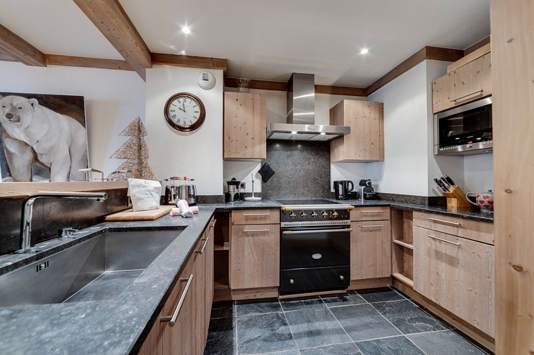 Apartment in Val-d'Isere, Auvergne-Rhône-Alpes, France 5 - 17048004