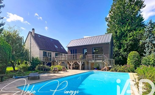 House in Vaux-sur-Seine, Ile-de-France, France 1