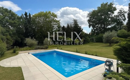 Estate in Villennes-sur-Seine, Ile-de-France, France 1