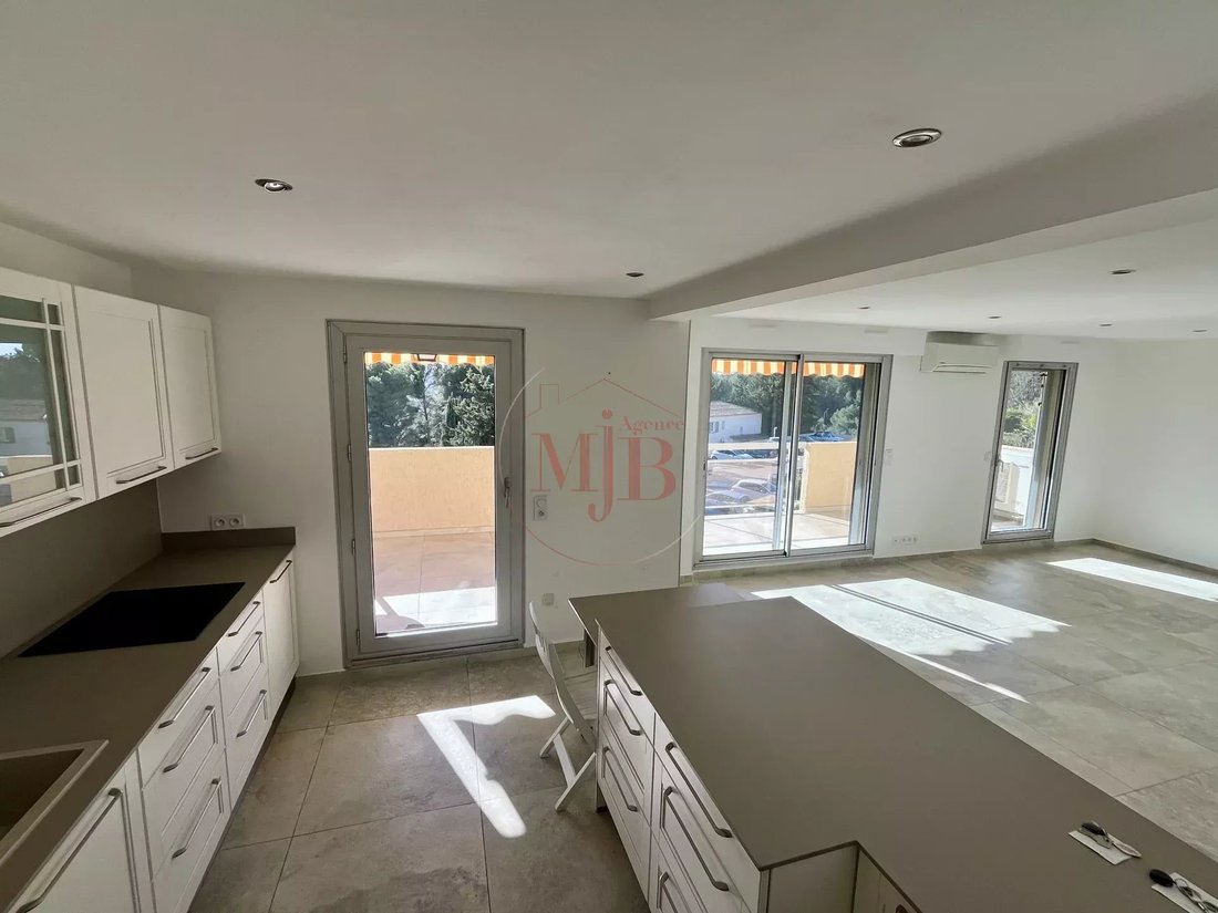 Apartment in Mazenod-Bellevue-Saint Donat-Banon, Aix-en-Provence, France 5 - 17049140