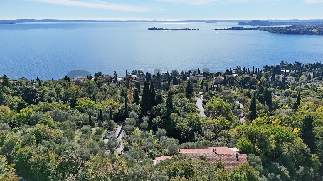 Villa in Gardone Riviera, Lombardy, Italy 1 - 17059688