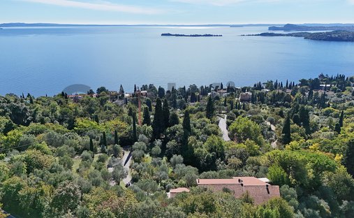 Villa in Gardone Riviera, Lombardy, Italy 1