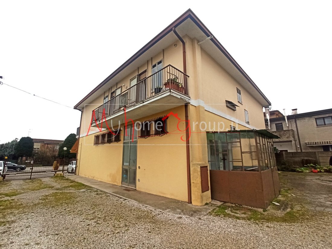 House in Ponte San Nicolo, Veneto, Italy 2 - 17056986