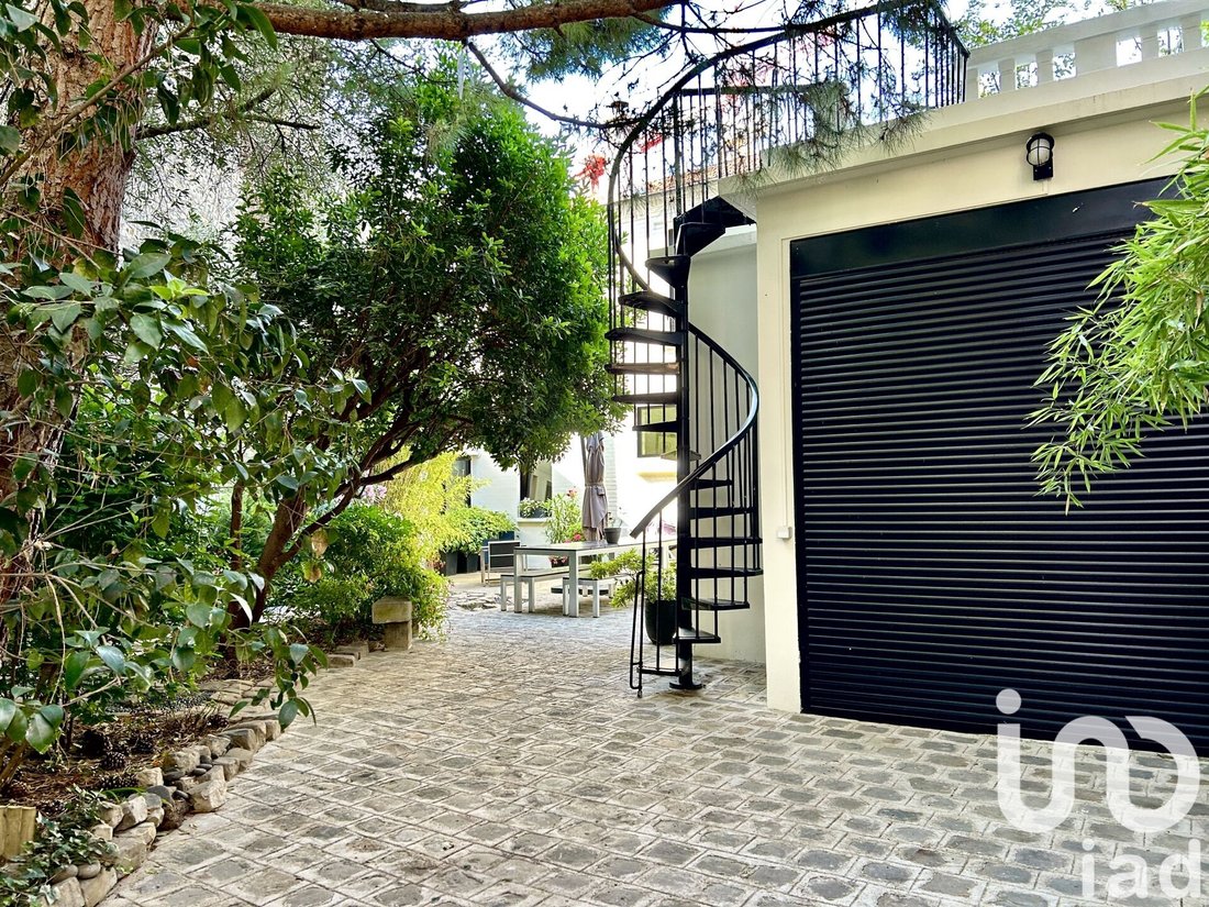 House in Arrondissement of Bobigny, Ile-de-France, France 2 - 17052705
