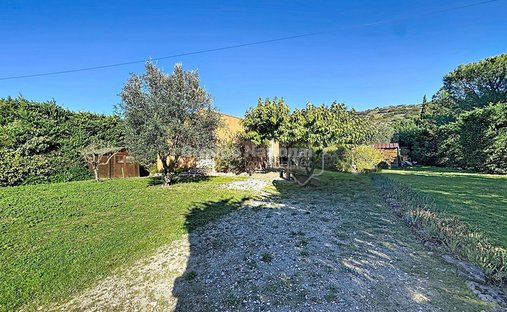 Villa in Cheval-Blanc, Provence-Alpes-Côte d'Azur, France 1