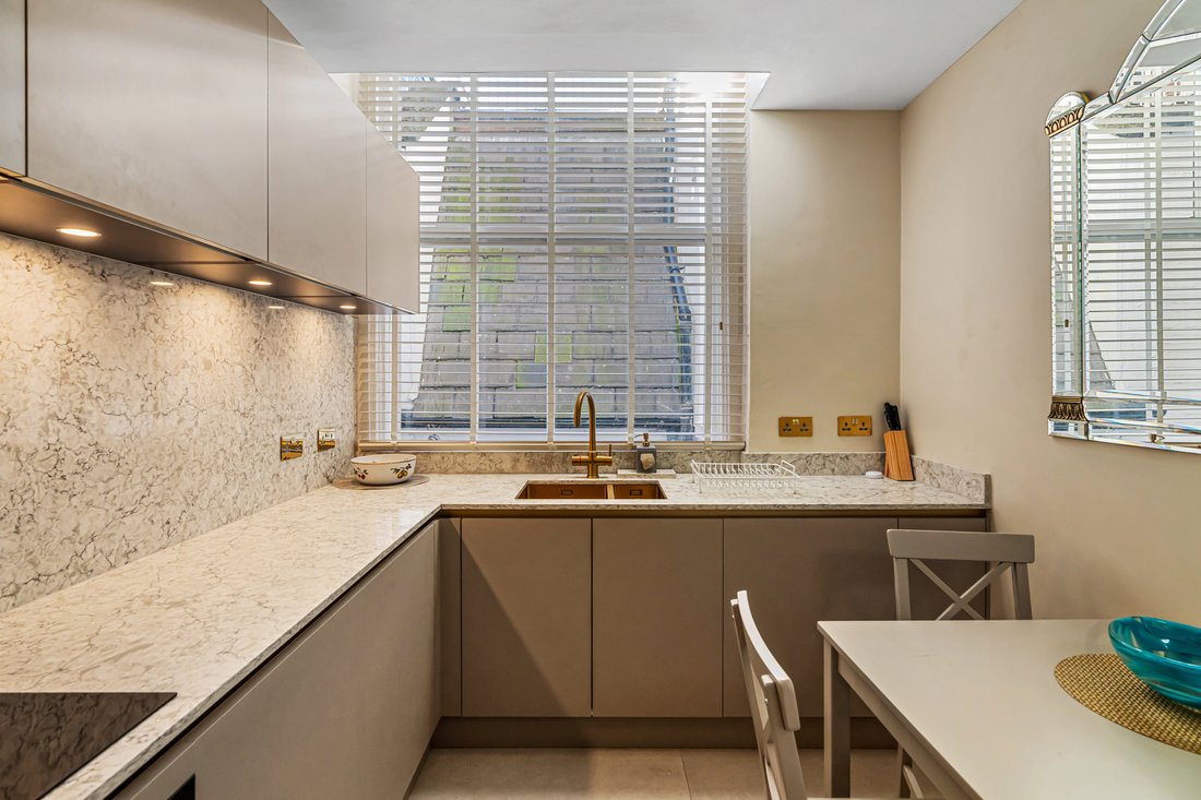 Apartment in Brompton, Kensington And Chelsea, England 4 - 17049747
