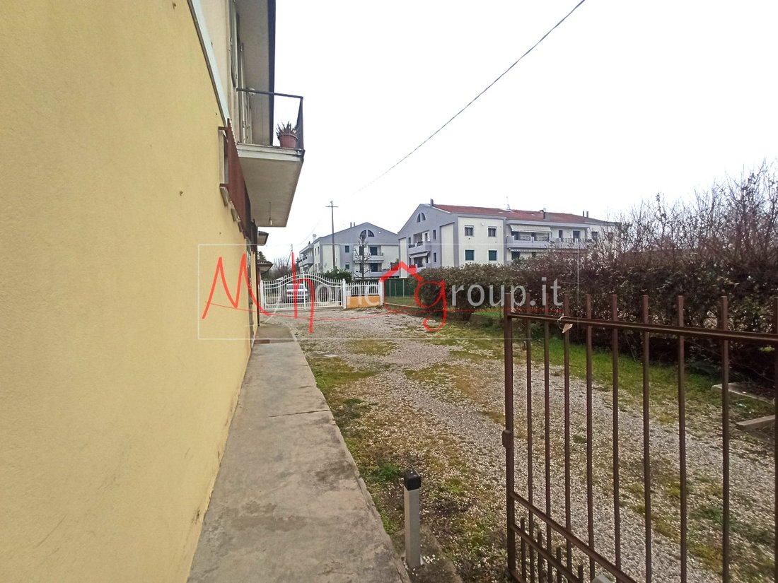 House in Ponte San Nicolo, Veneto, Italy 4 - 17056986