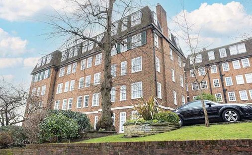 Apartment in Swiss Cottage, Camden, England 1