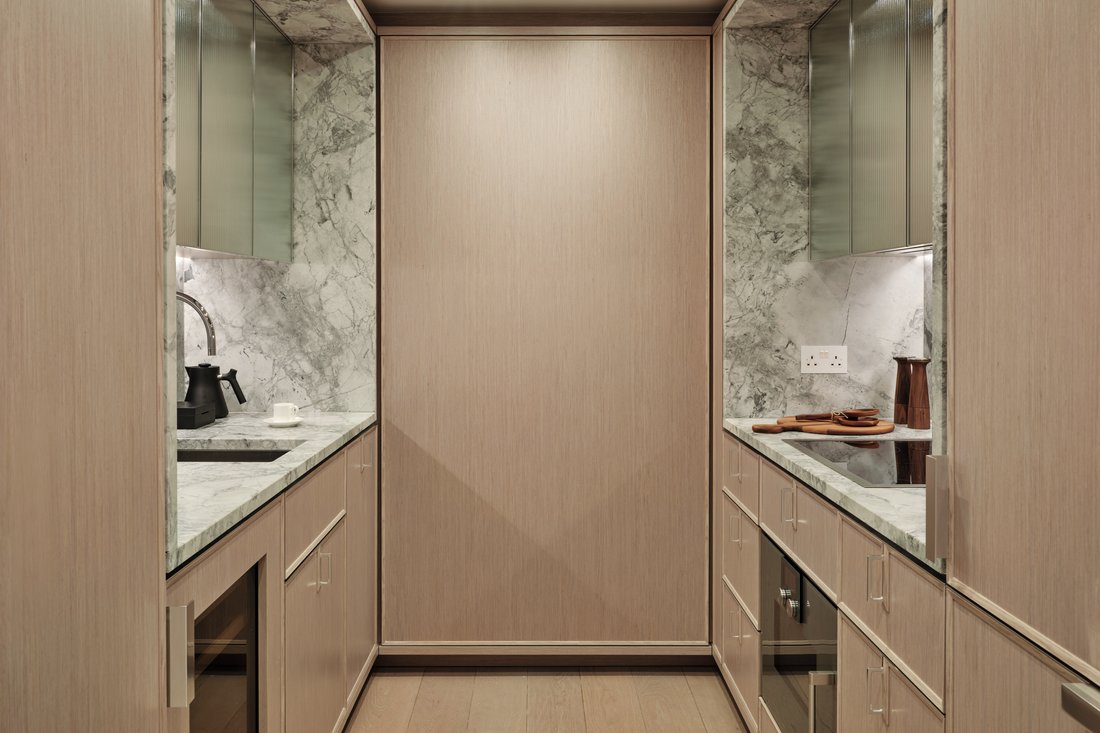 Apartment in Mayfair, Westminster, England 2 - 17049276