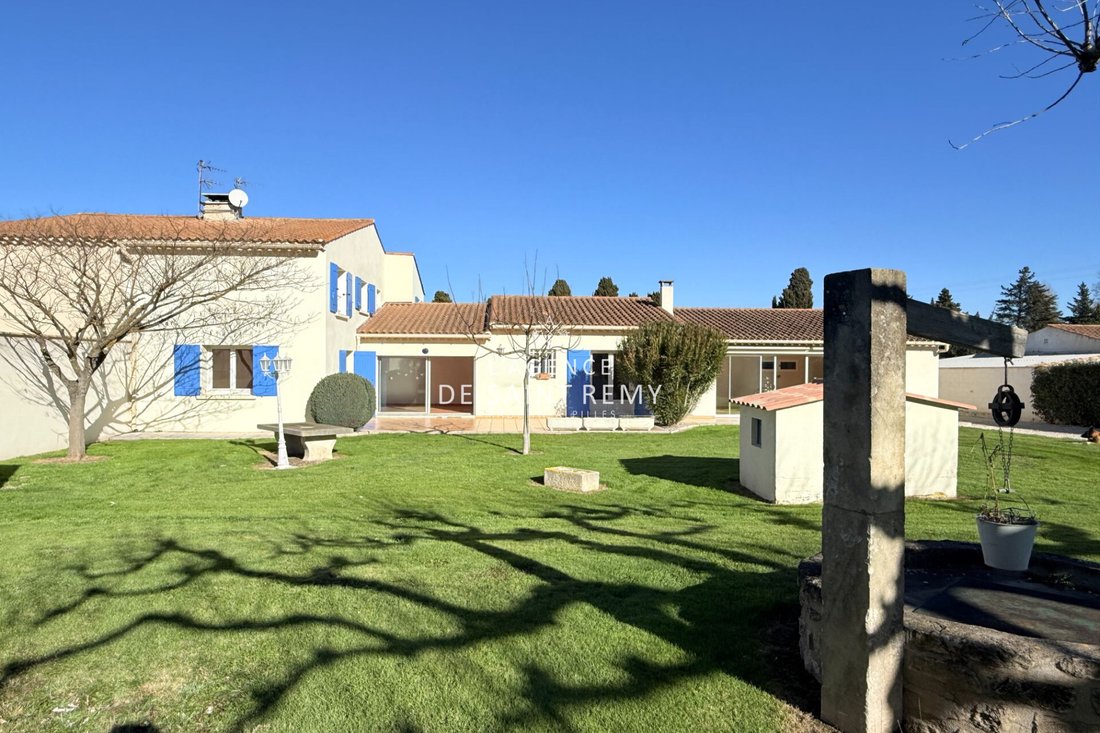 Villa in Saint-Rémy-de-Provence, Provence-Alpes-Côte d'Azur, France 4 - 17025473