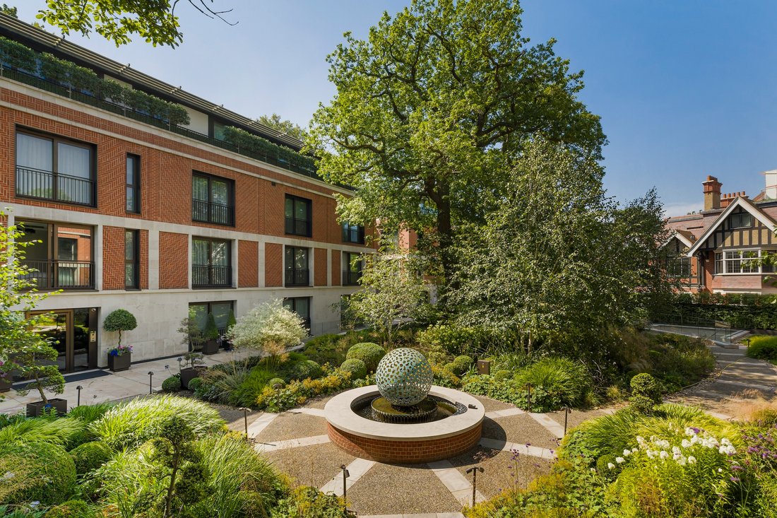 Apartment in Hampstead Garden Suburb, Barnet, England 1 - 17049526