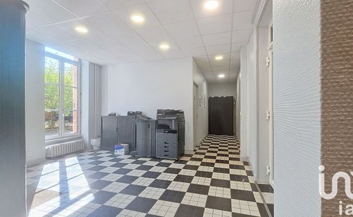 Château 3800 M² Sur Terrain 22ha