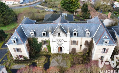 Mirebeau, Nouvelle-Aquitaine, France 1