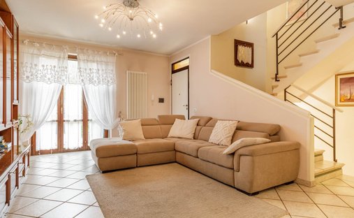 Townhouse in Torricella, Campi Bisenzio, Tuscany 1