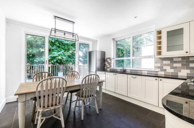 Apartment in Holly Village, Haringey, England 3 - 17055472