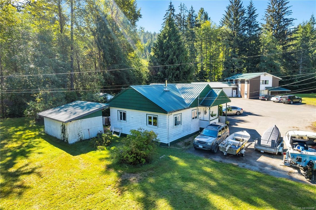 House in Sayward, British Columbia, Canada 4 - 17051518