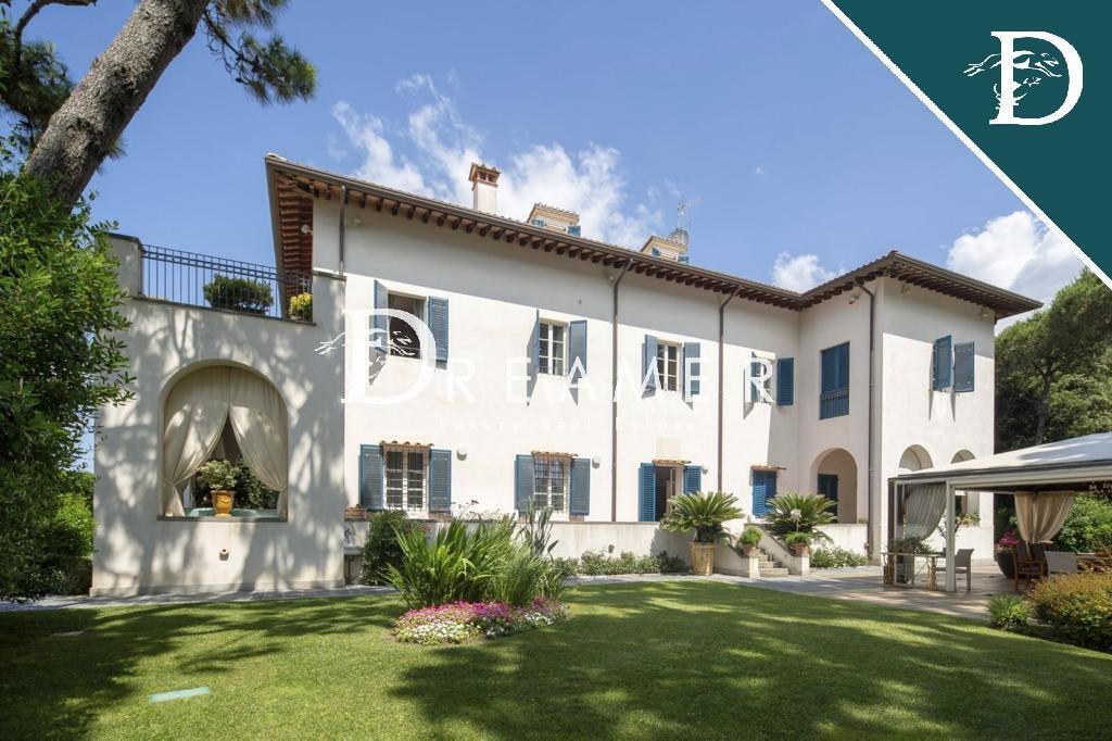 Villa in Ronchi, Massa, Italy 3 - 17049180