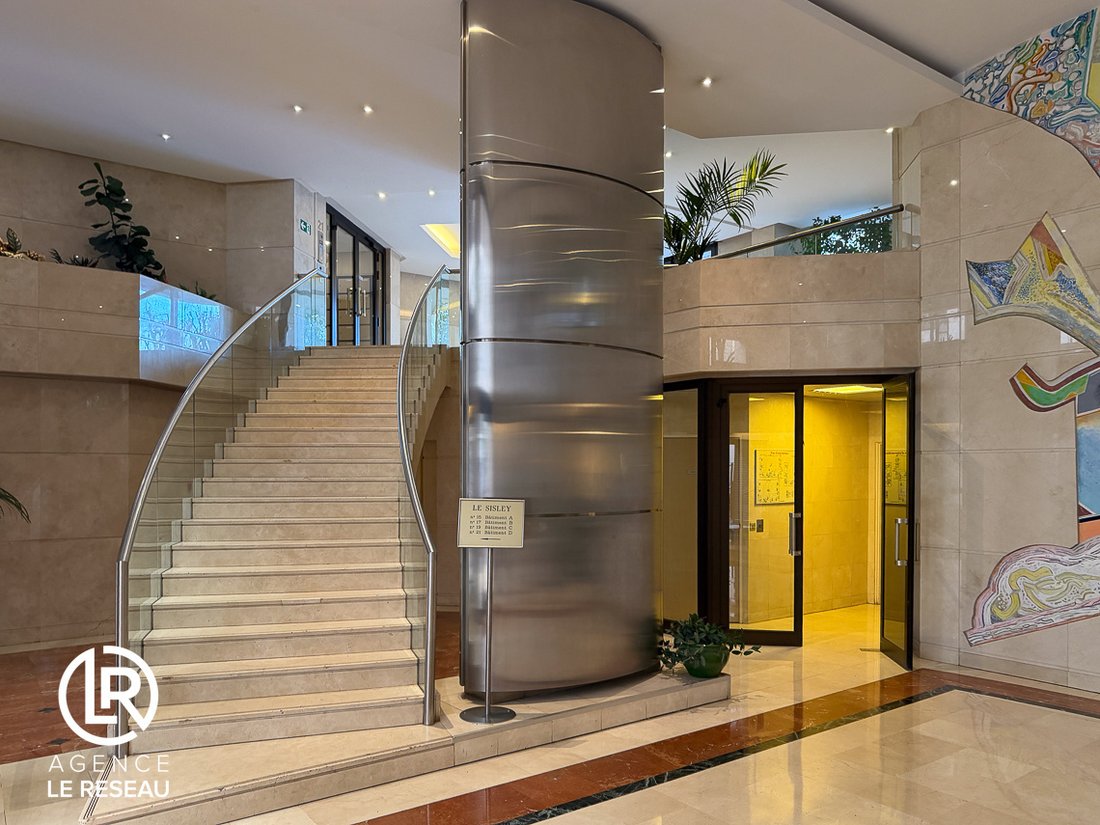 Apartment in Hôtel de Ville-Planchette, Levallois-Perret, France 4 - 17058632