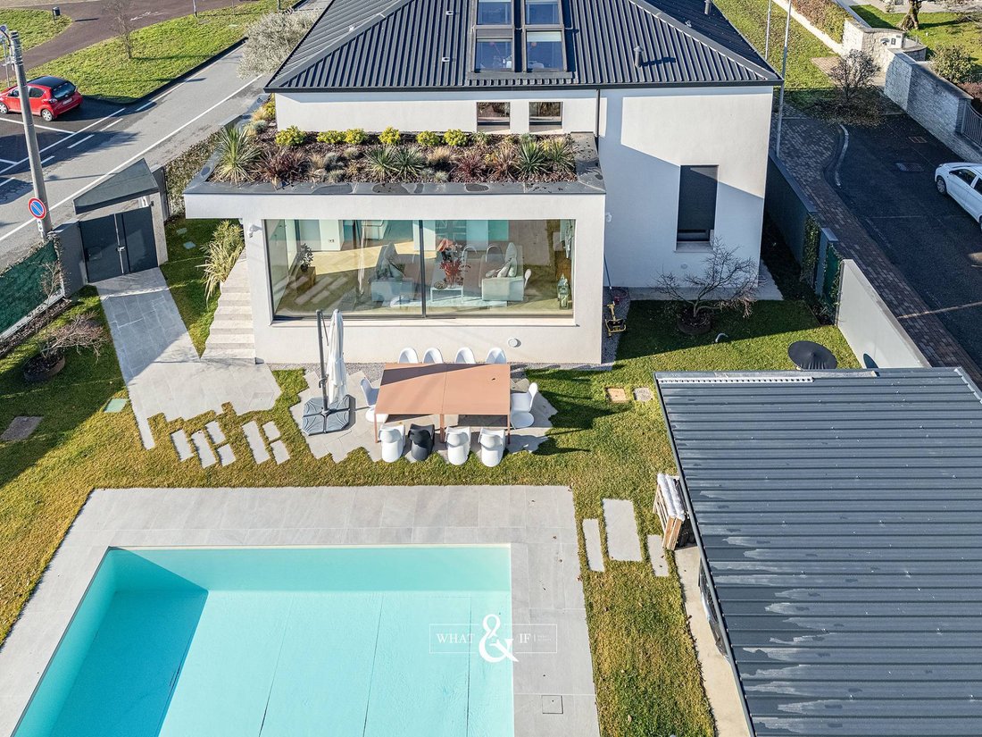 Villa in Vedano al Lambro, Lombardy, Italy 3 - 15411527