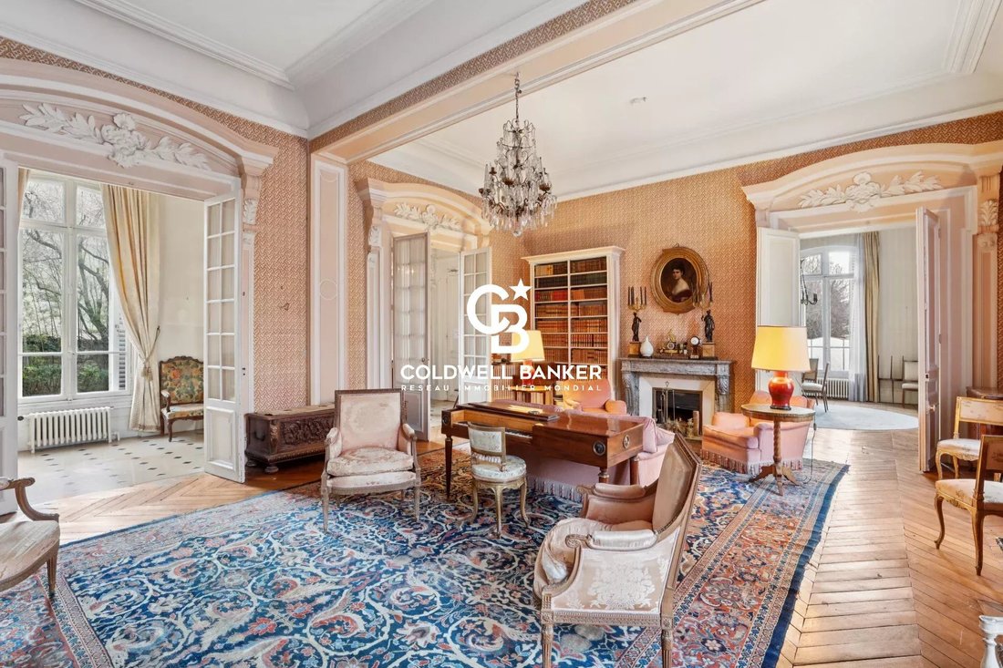 Estate in Forêt, Saint-Germain-en-Laye, France 2 - 17055558
