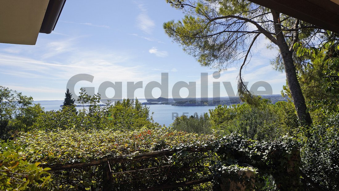 Villa in Gardone Riviera, Lombardy, Italy 1 - 17059688