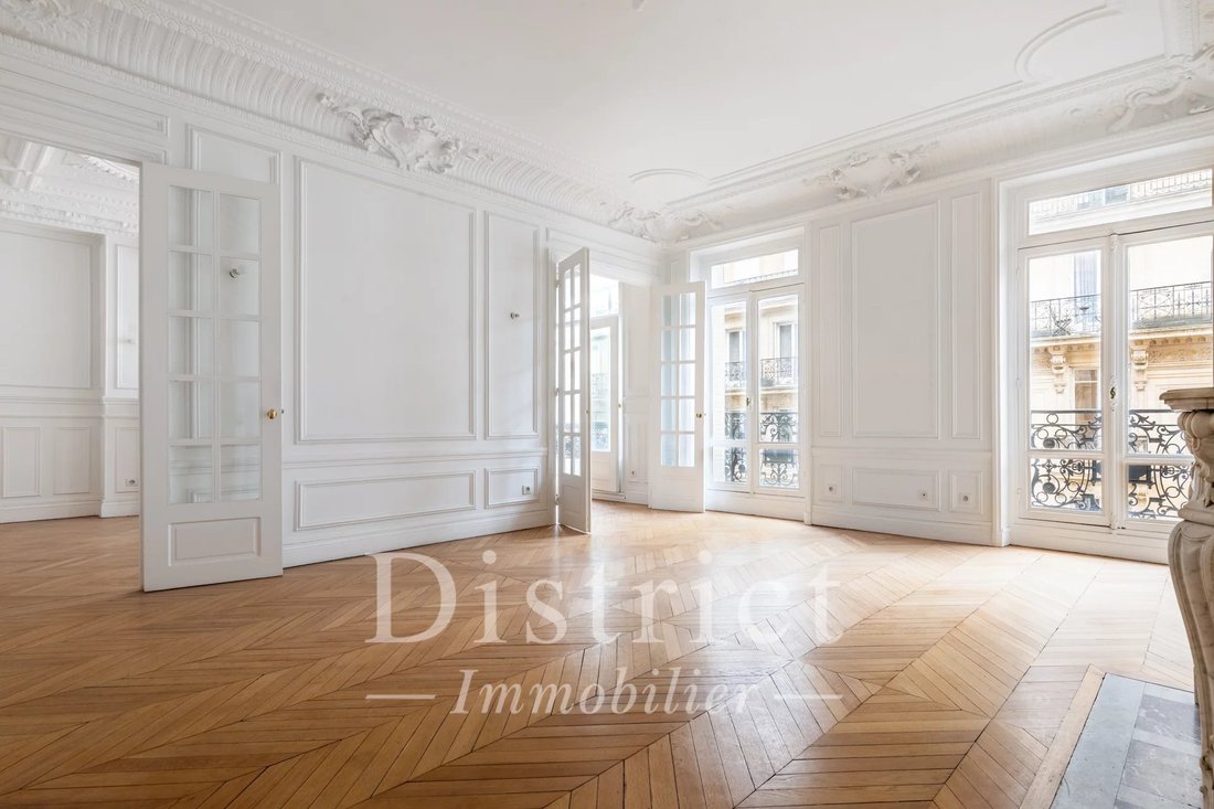 Apartment in Triangle d'Or, Paris 8e Arrondissement, Paris 1 - 16702517