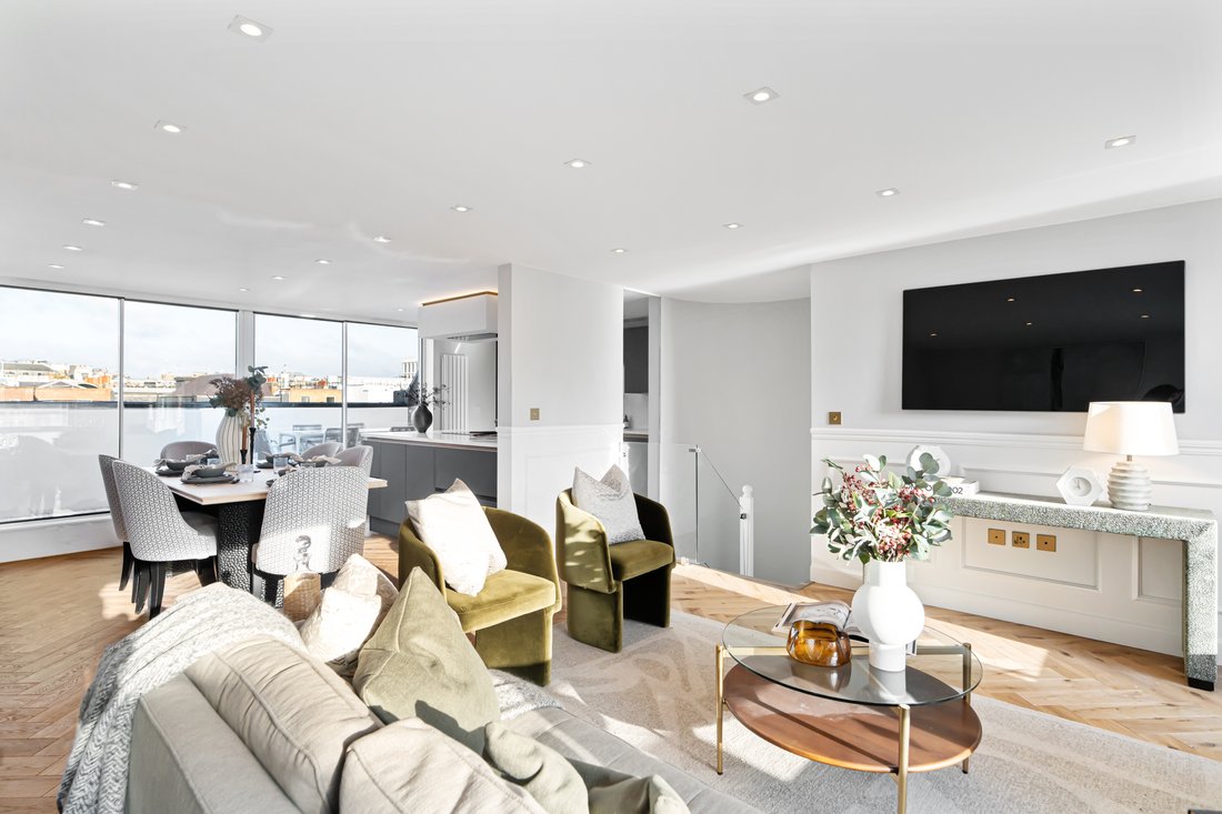 Apartment in Mayfair, Westminster, England 3 - 17049697