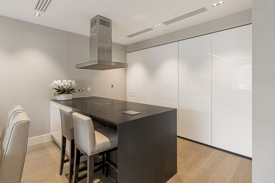 Apartment in Holland Park, Kensington And Chelsea, England 5 - 17049510