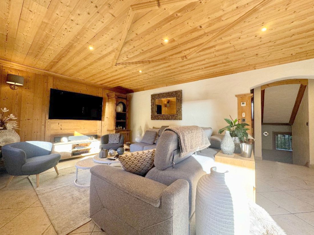 Chalet in Bozel, Auvergne-Rhône-Alpes, France 4 - 17055414