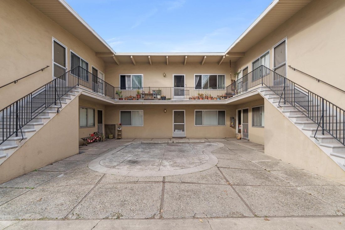 San Jose, California, United States 2 - 17053338