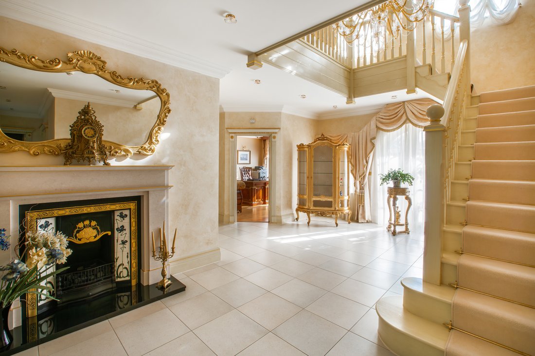 House in Virginia Water, England 3 - 17049706