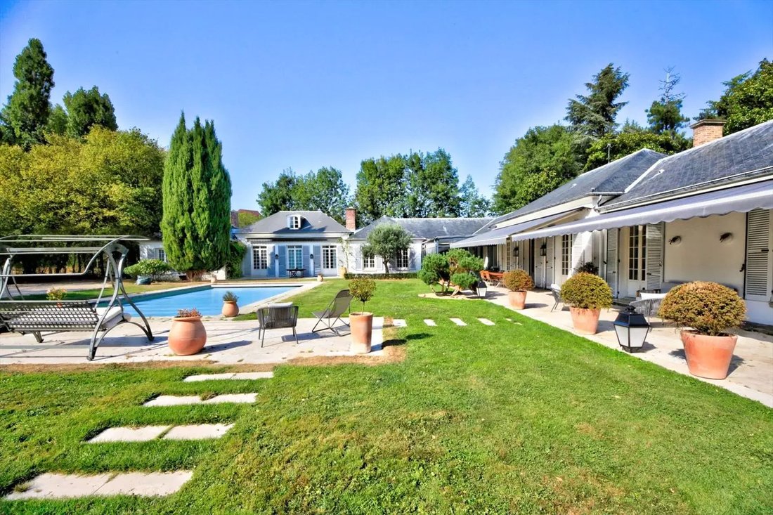 Villa in Notre Dame, Versailles, France 2 - 17048173
