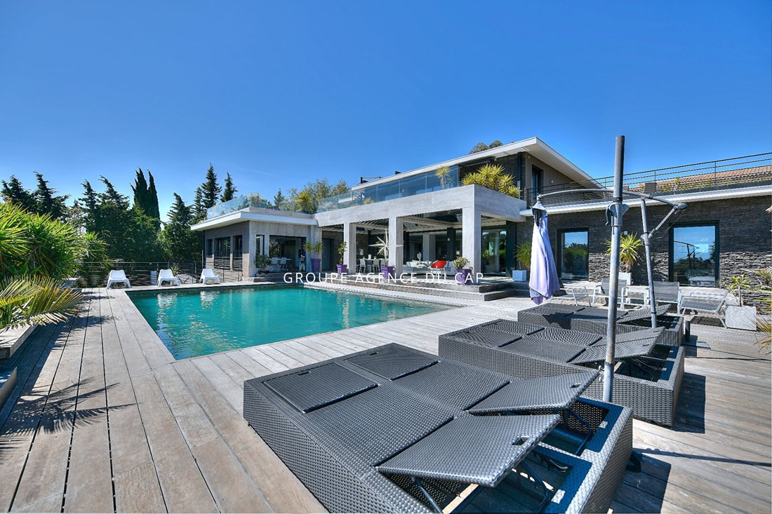Villa in Le Dramont-Agay-Anthéor-Le Trayas, Saint-Raphaël, France 2 - 16968713