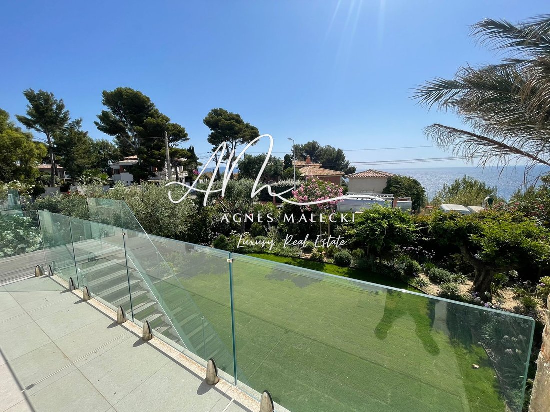 Villa in Nord, Cavalaire-sur-Mer, France 1 - 15768335