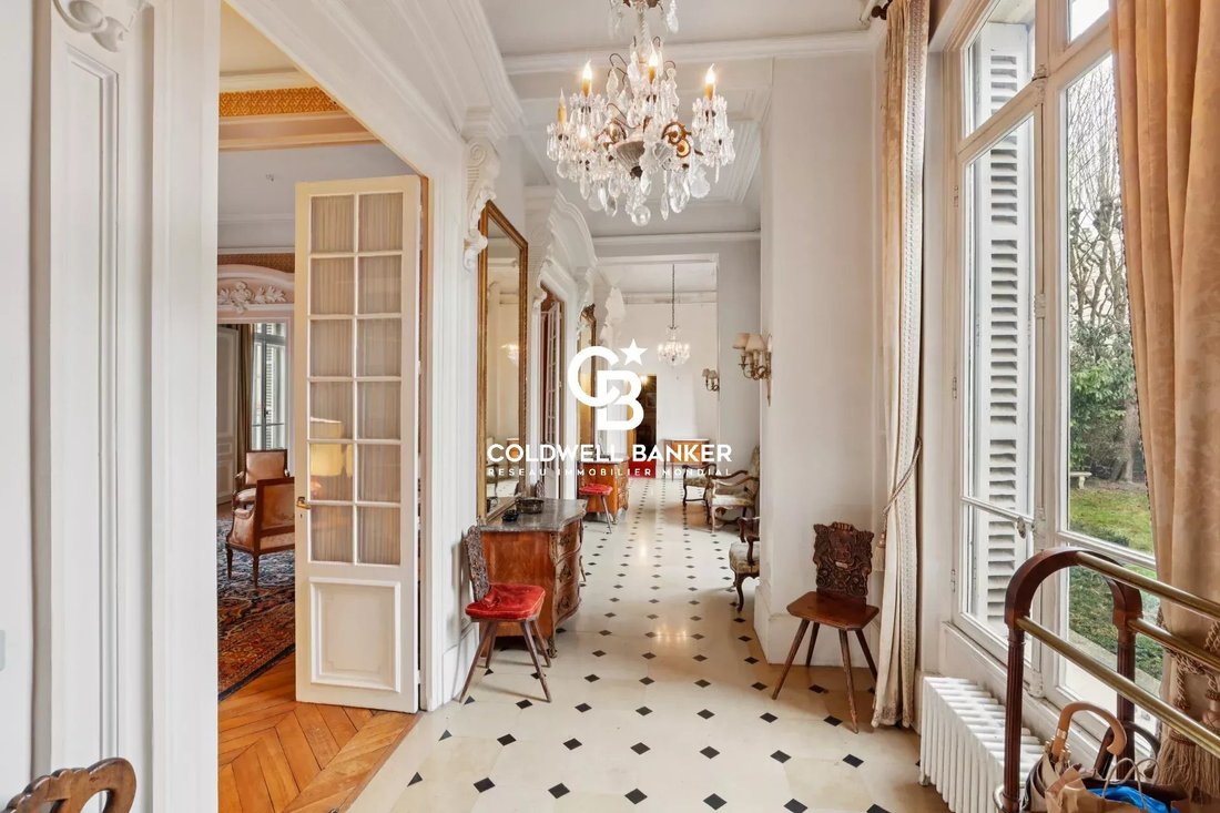 Estate in Forêt, Saint-Germain-en-Laye, France 3 - 17055558