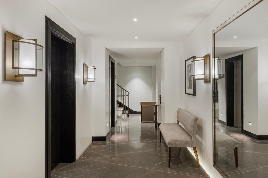 Apartment in Brompton, Kensington And Chelsea, England 2 - 17049695