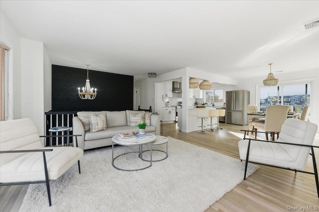 House in West Islip, New York, United States 5 - 17048376