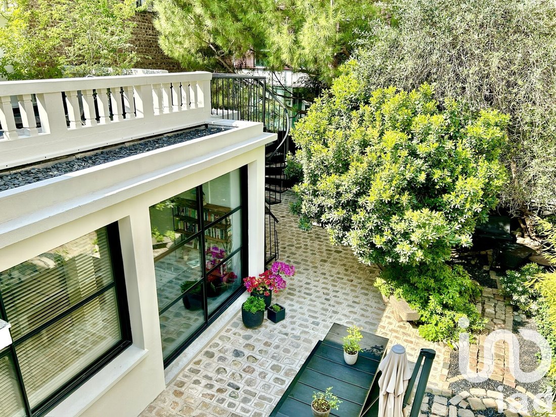 House in Arrondissement of Bobigny, Ile-de-France, France 1 - 17052705