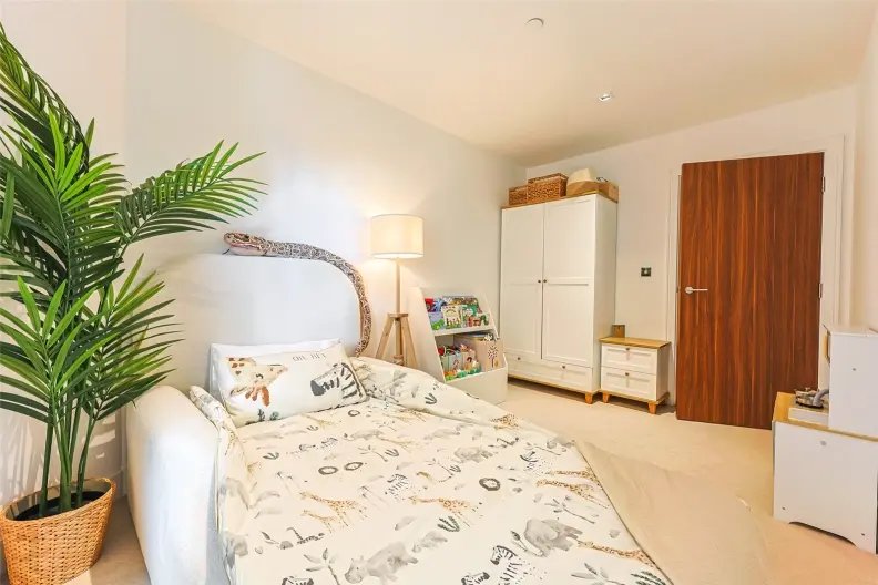Apartment in Ealing (London Borough of Ealing), Ealing, England 3 - 17055396