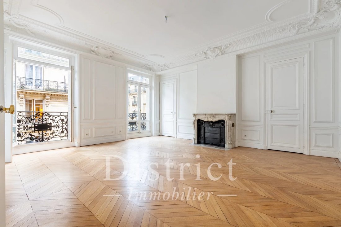 Apartment in Triangle d'Or, Paris 8e Arrondissement, Paris 5 - 16702517