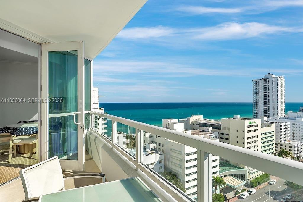Condo in Miami Beach, Florida, United States 1 - 17050757