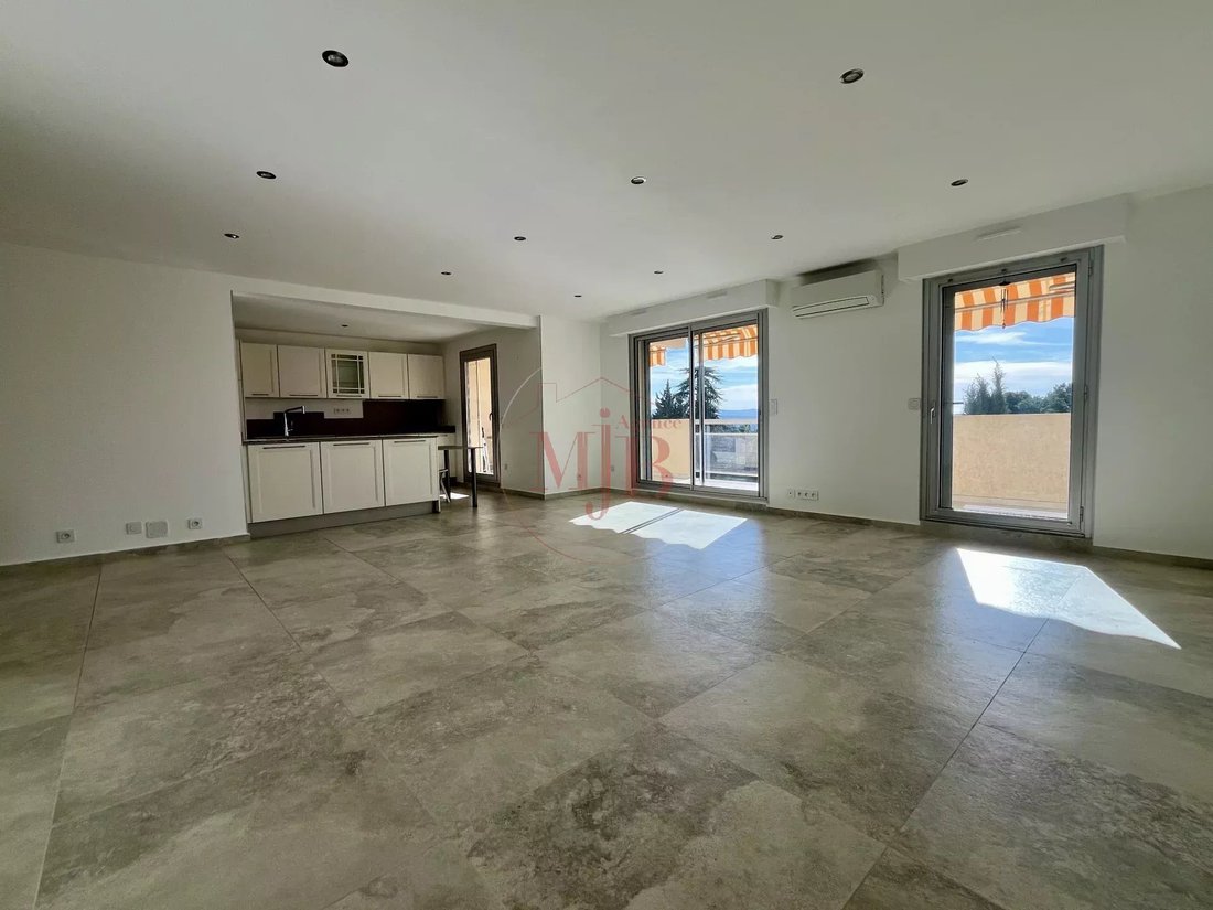 Apartment in Mazenod-Bellevue-Saint Donat-Banon, Aix-en-Provence, France 2 - 17049140