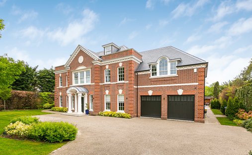 House in Oxshott, Elmbridge, England 1