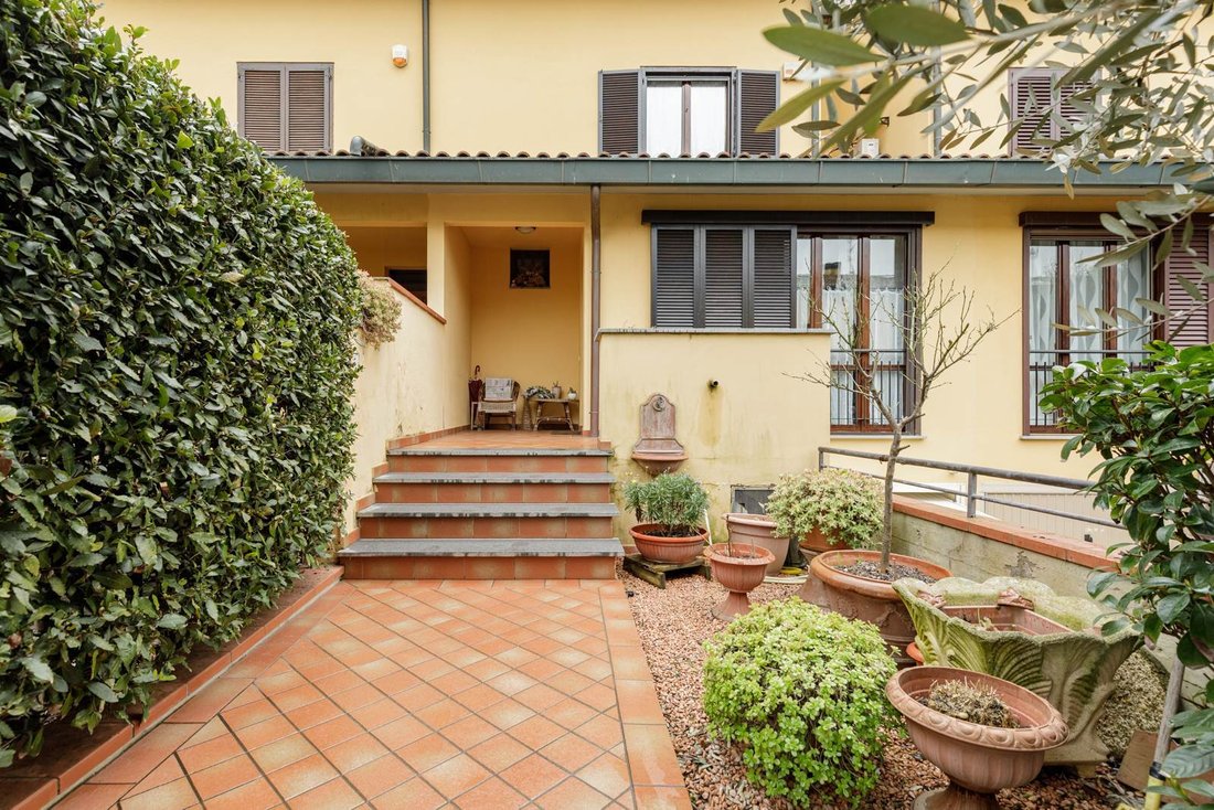 Townhouse in Torricella, Campi Bisenzio, Tuscany 3 - 17056927