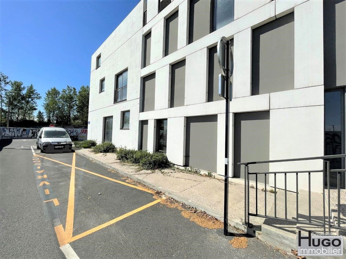 La Bastide, Bordeaux, France 2 - 17047813