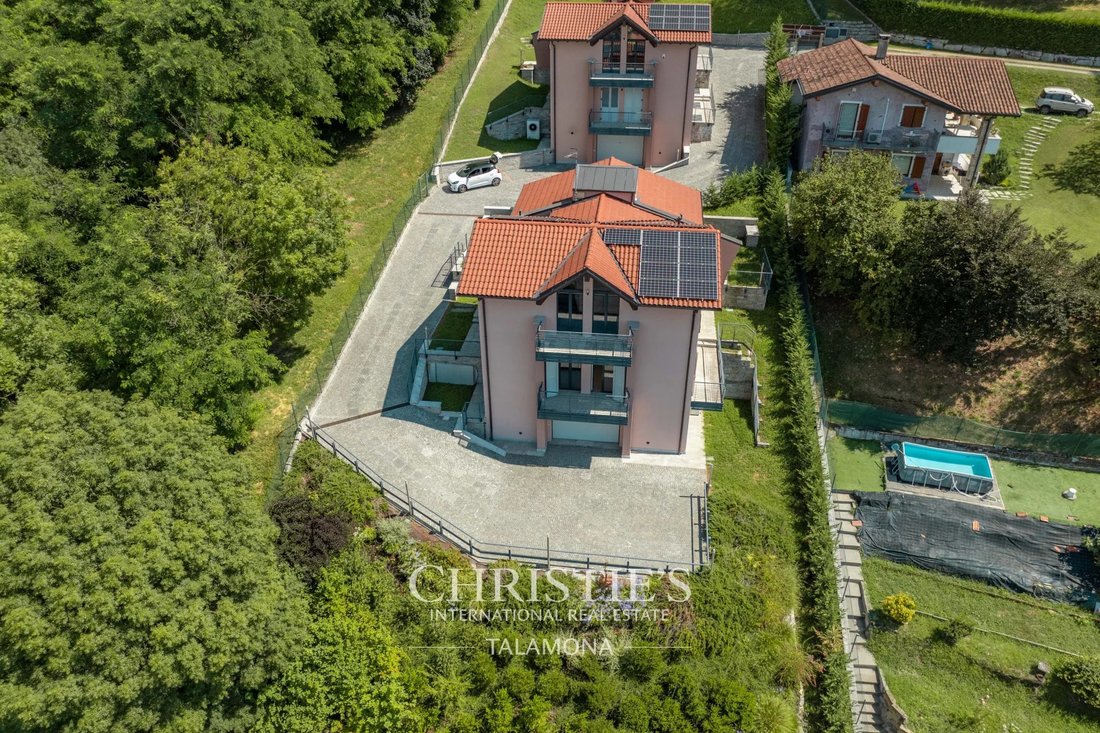 Villa in Gavirate, Lombardy, Italy 1 - 15362573