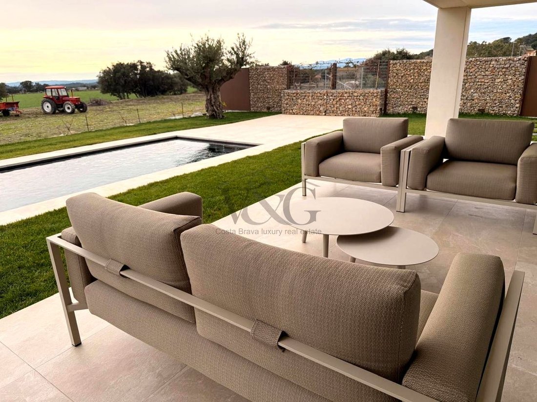 Villa in Sant Climent Sescebes, Catalonia, Spain 2 - 17048328