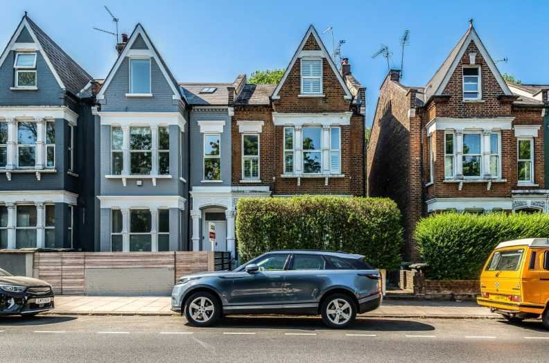 Apartment in Holly Village, Haringey, England 1 - 17055472