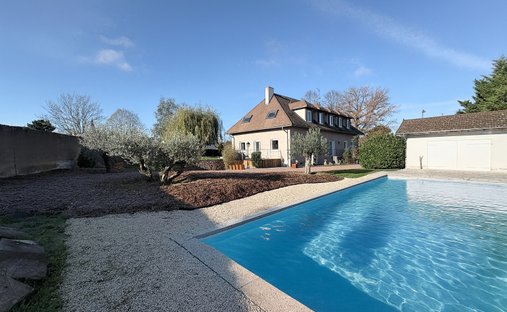 Villa in Arsenal, Roanne, France 1