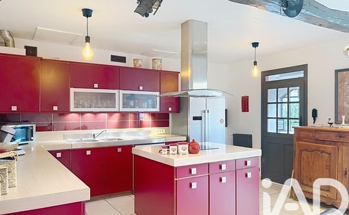 House in Bord de Marne, Champs-sur-Marne, France 1